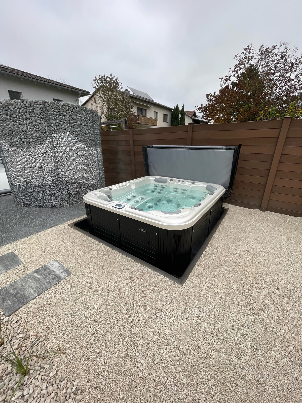 RiverSpas HAMILTON Premium 5-Person Hydrotherapy Spa